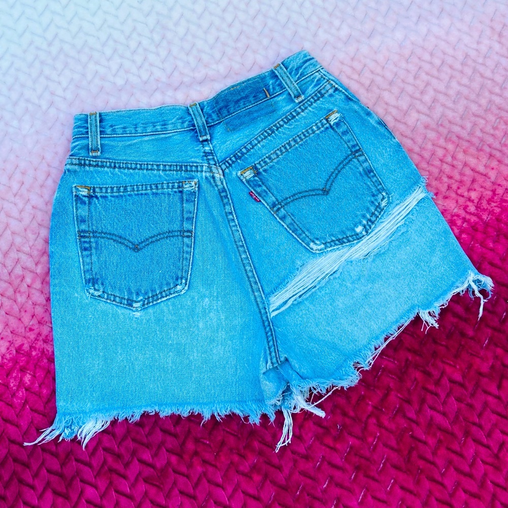 🌸High waisted 501 Levi’s jean shorts